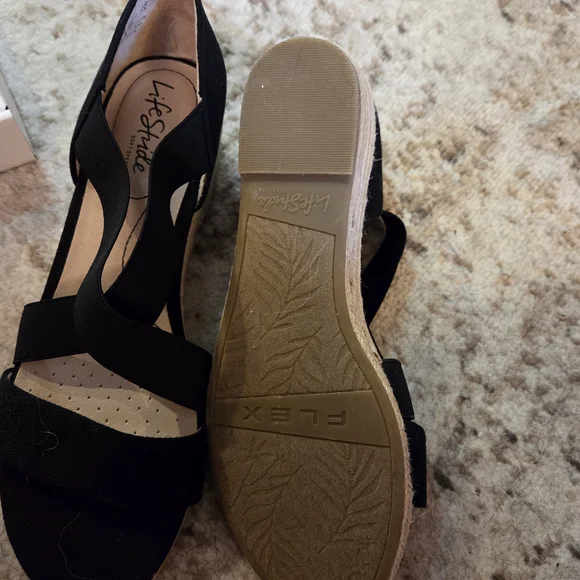 Life Stride Women's Black Sandals - Picture 3 of 4